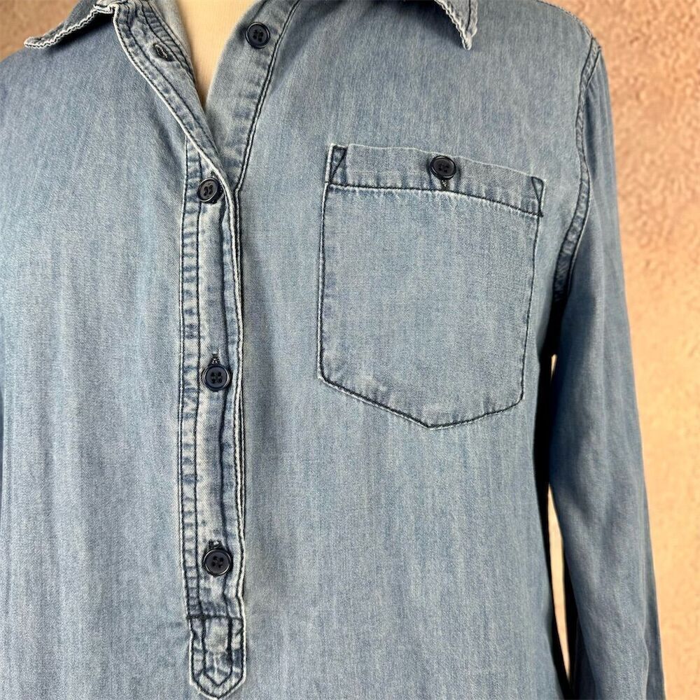 Lucy & Laurel Women's Blue Chambray Top Size M Long Sleeve Collared Blouse - Picture 3 of 10